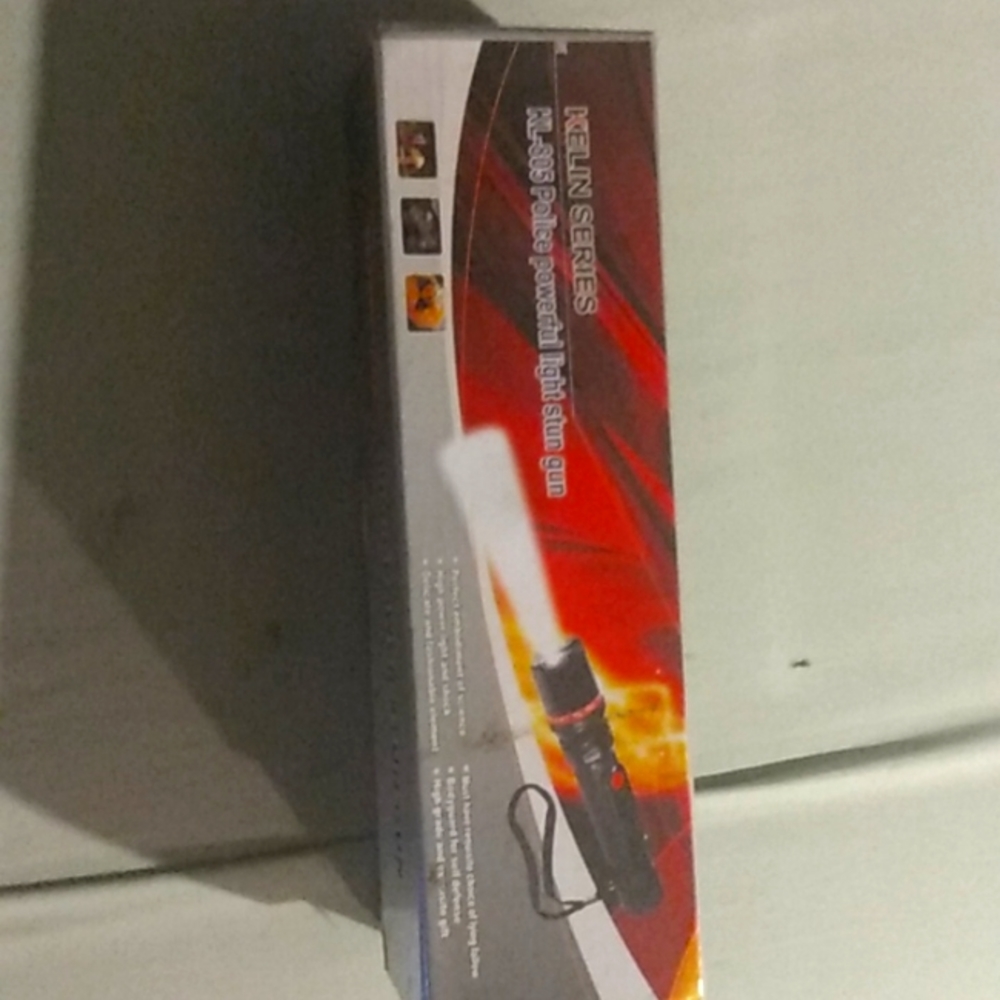 High power rechargeable flashlight